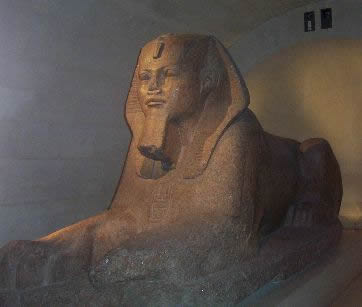 Esfinge de Egipto 2620 BC. en París.
